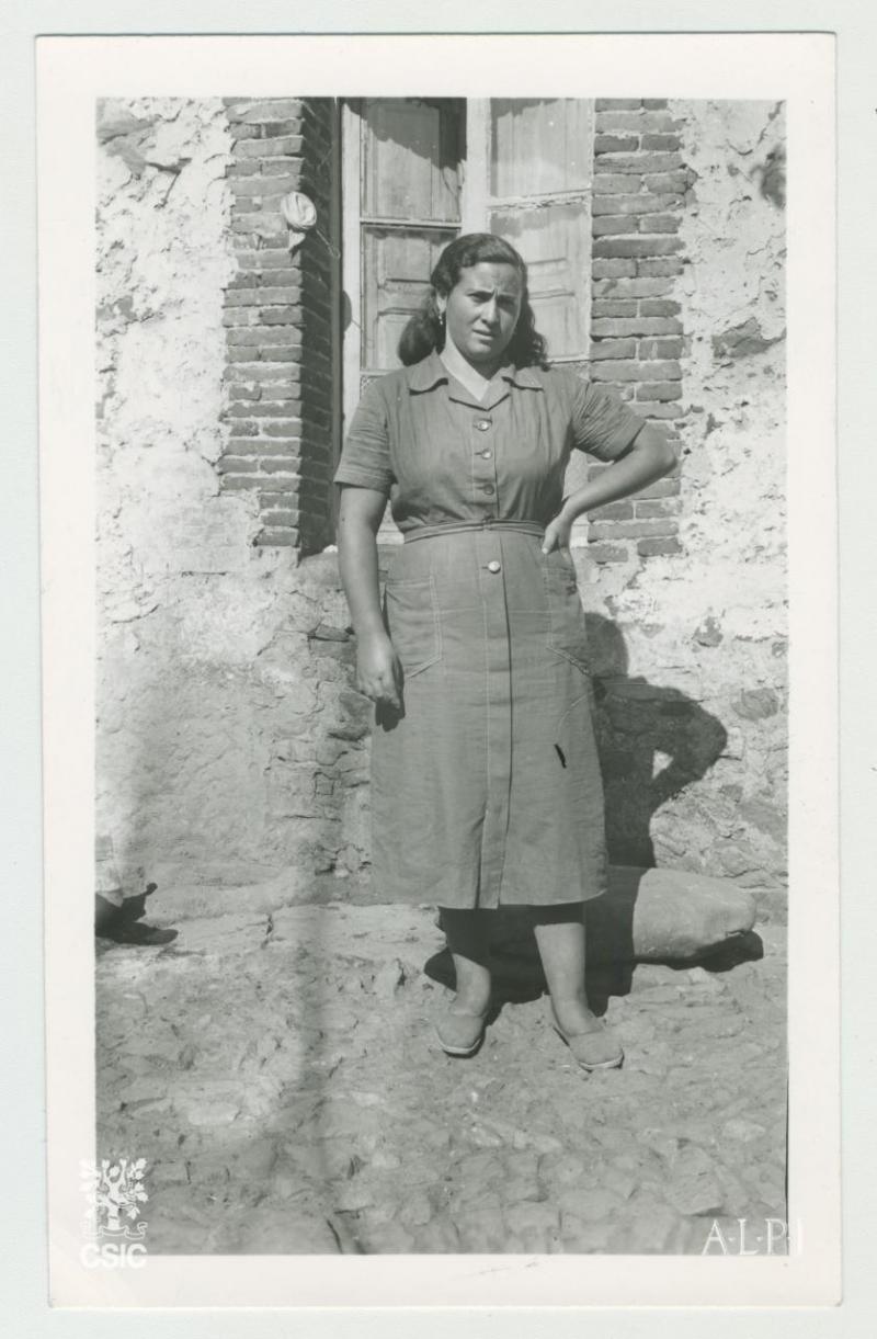 [Mujer]. Folledo [León]