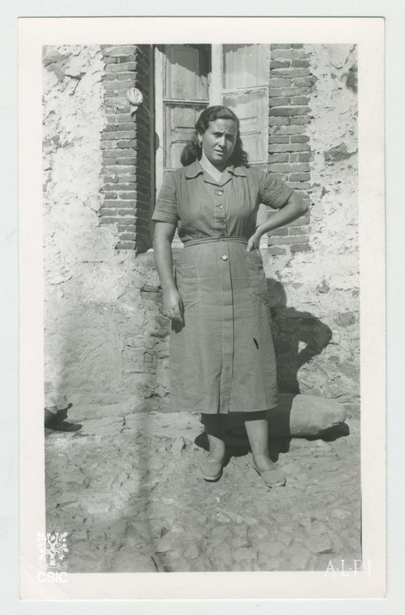 [Mujer]. Folledo [León]
