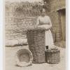 [Mujer con cestas] Alcubilla del Marqués (Soria) 